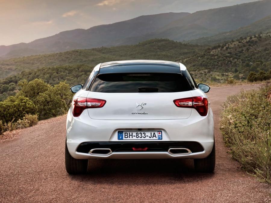  Citroen DS5 HYbrid4 2011 года  (фото 15 из 23)